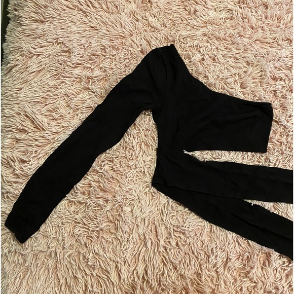 GLASSONS half cut crop top with tie up on the side ( right arm side exposed) - Picture 3 of 4